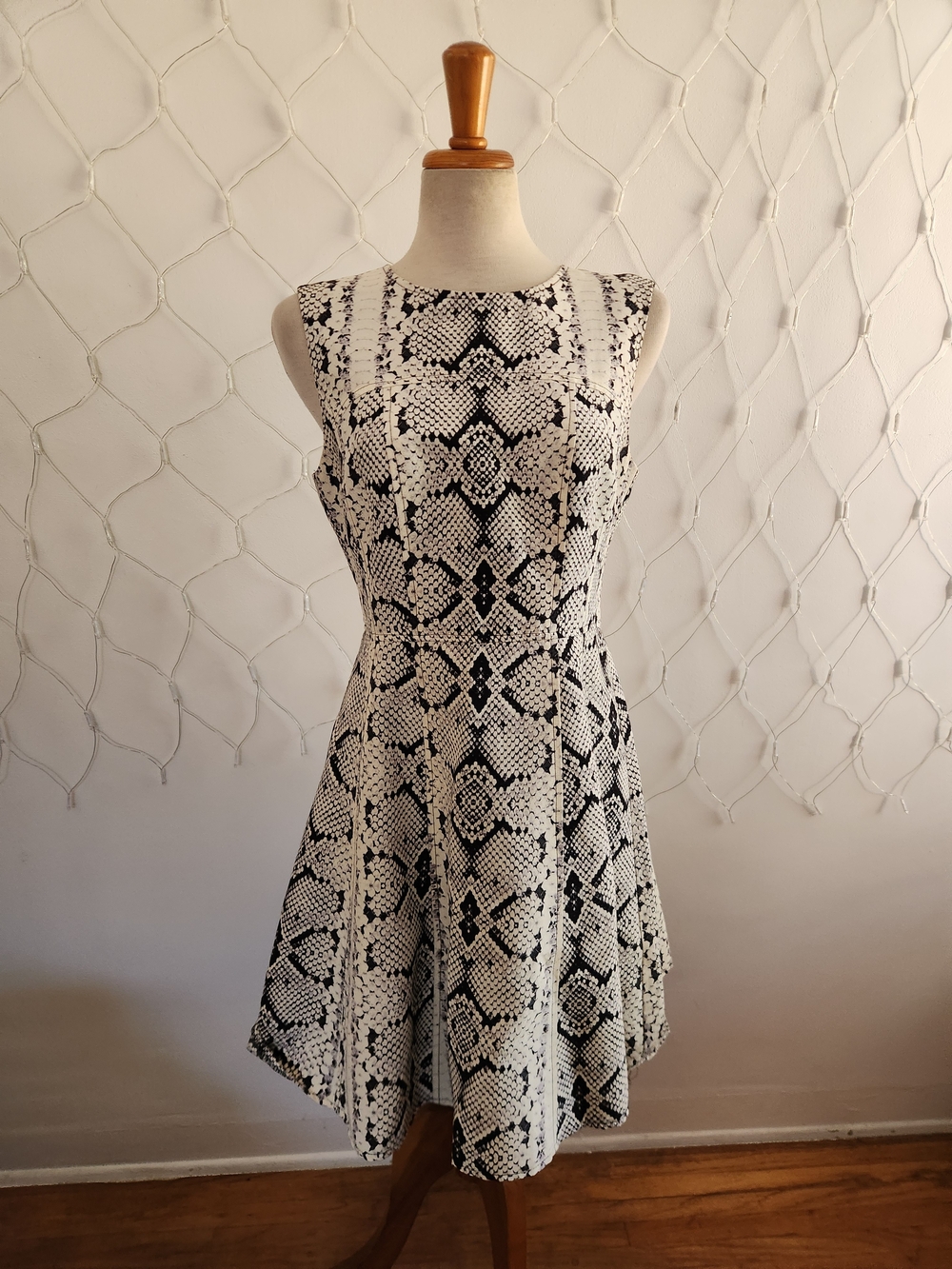 Nanette Lepore • Sleeveless Black & White Snake-Print Dress • Size 10